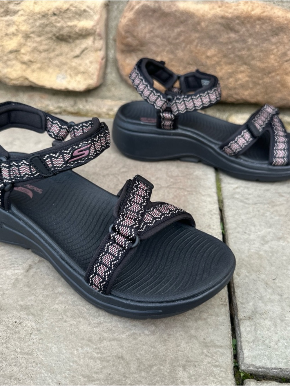 Skechers Women's Size 7 GO WALK Arch Fit Affinity #140256 Black Pink Adjustable